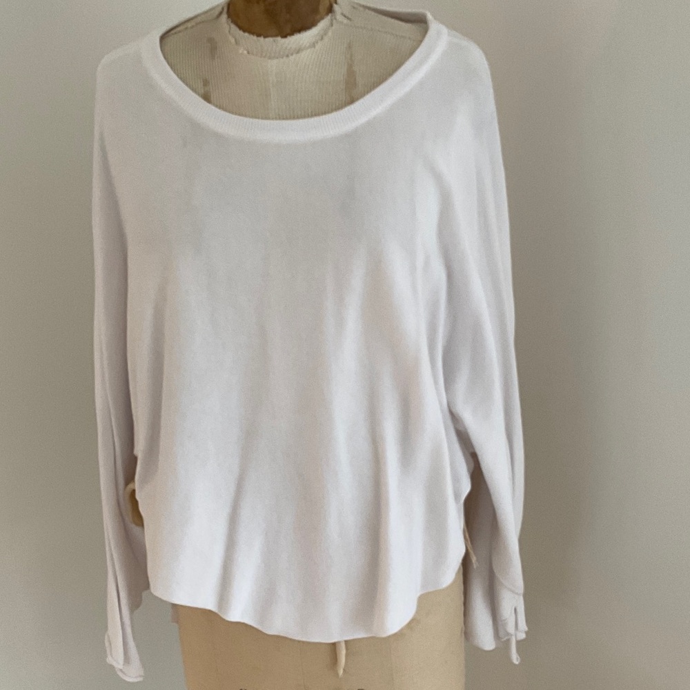 Elegant White Women's cropped sweater with dolman sleeves